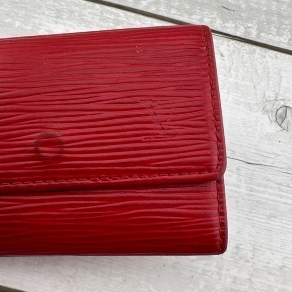 AUTHENTIC Louis Vuitton key holder. Previously owned. Color: Castilian red. - Picture 8 of 16